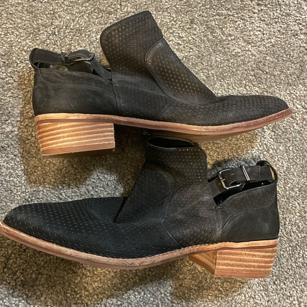 Gianni Bini black booties size 9